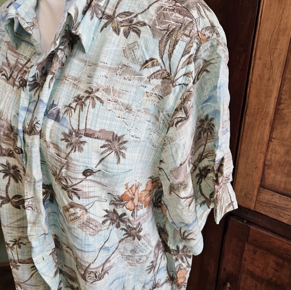 Batek Bay xxl short-sleeved button down. - Picture 3 of 7